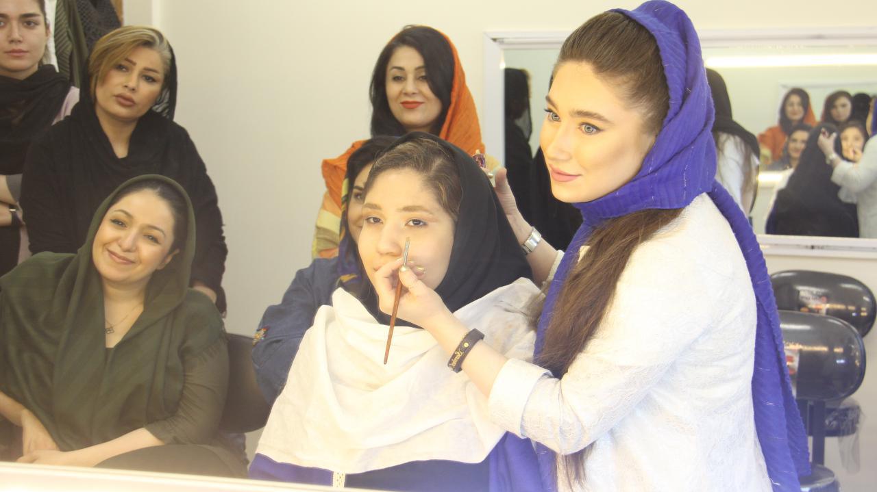 ثبت نام دوره آرایشگری در تهران